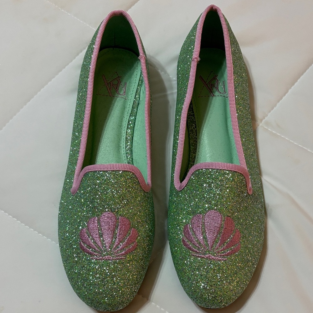 YRU Green Glitter Flats with Pink Trim